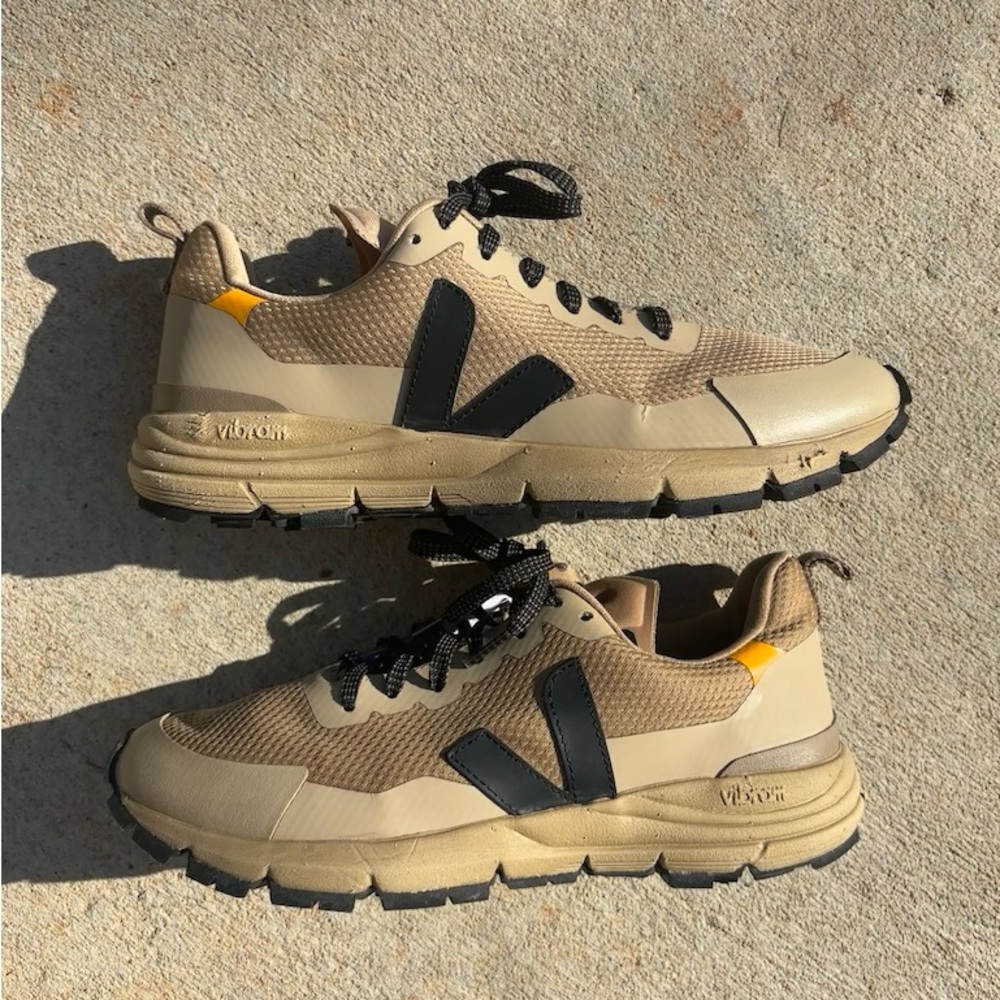 COPY - Womens DEKKAN ALVEOMESH DUNE BLACK
Veja sneakers size 7